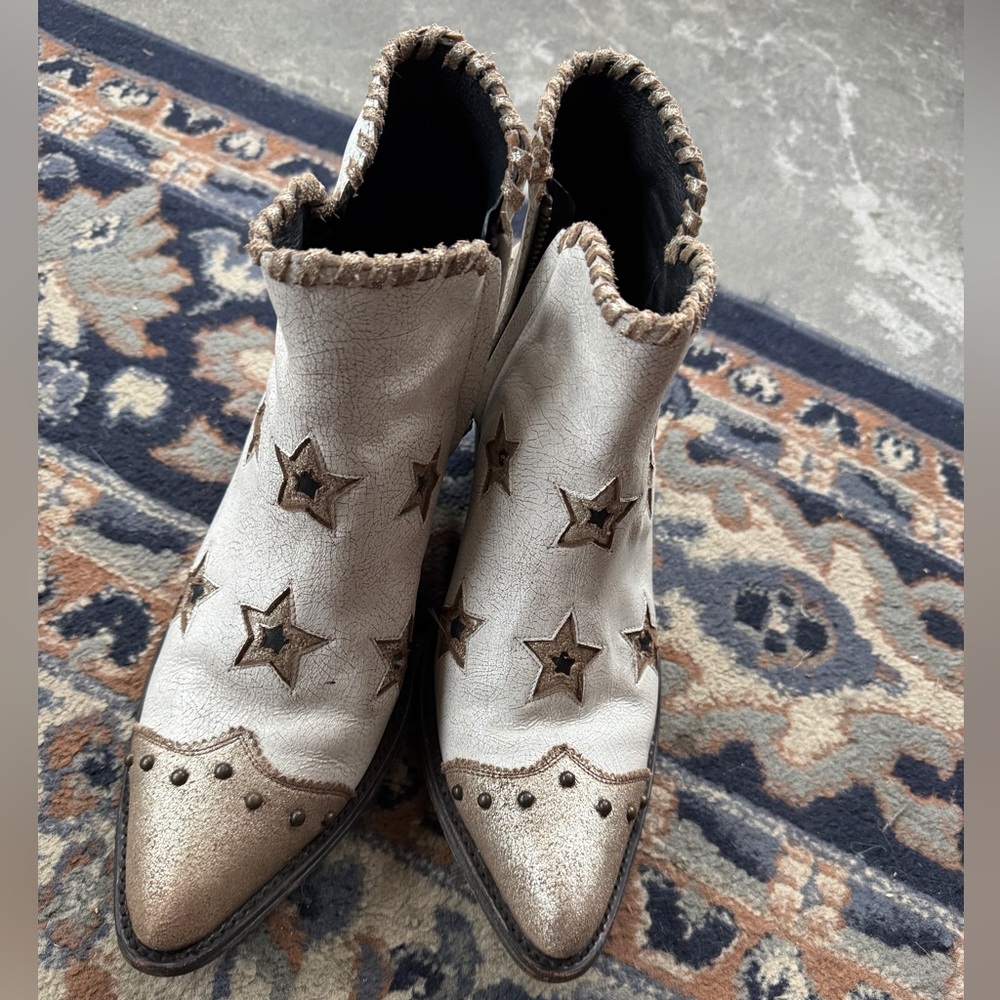 Old Gringo White and Gold Star Ankle Boots